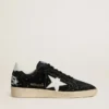Ball Star para mujer en gamuza negra con tachuelas y estrella de cuero blanco