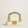 Bolso Venezia pequeño en piel con relieve color mantequilla y bufanda trenzada