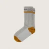 Calcetines grises con vuelta y detalles en color naranja