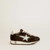 Marathon Junior en nylon negro con estrella impresa y lengüeta de cuero en el talón