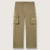 Pantalones cargo para niños de la colección Journey en gabardina de algodón verde militar con estampado