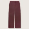 Pantalones de mezclilla para mujer en color burdeos