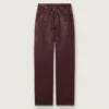 Pantalones de mezclilla para mujer en denim color burdeos con cristales degradados