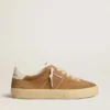 Soul Star para mujer en gamuza color camel con lengüeta y talonera de cuero blanco