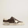 Super-Star para hombre en gamuza gris con estrella y lengüeta del talón de napa color crudo