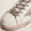 Accesorio de cordones con tres estrellas color oro antiguo con cristales