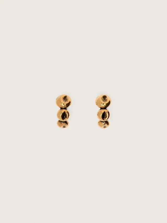 Aretes de aro con tachuelas color oro antiguo