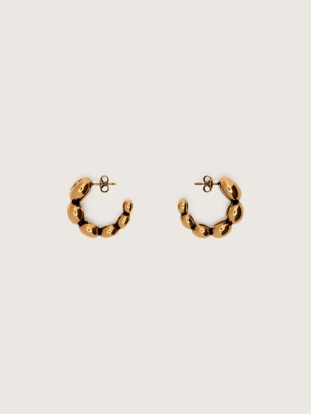 Aretes de aro con tachuelas color oro antiguo