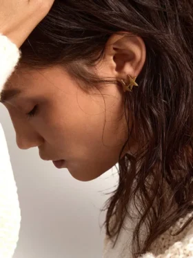 Aretes de botón para mujer en color oro antiguo