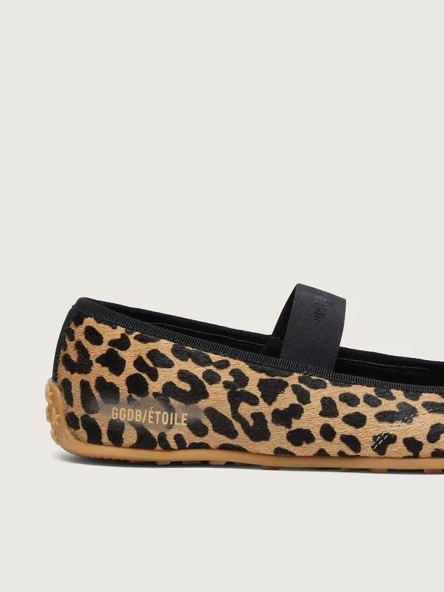 Bailarinas Étoile en piel de potro con estampado de leopardo, estrella bordada en negro y correa elástica