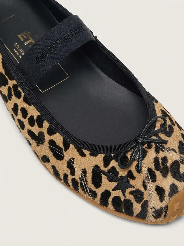 Bailarinas Étoile en piel de potro con estampado de leopardo, estrella bordada en negro y correa elástica