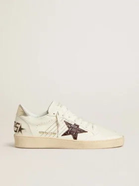 Ball Star con estrella de cuero con estampado de cocodrilo color burdeos y lengüeta dorada en el talón