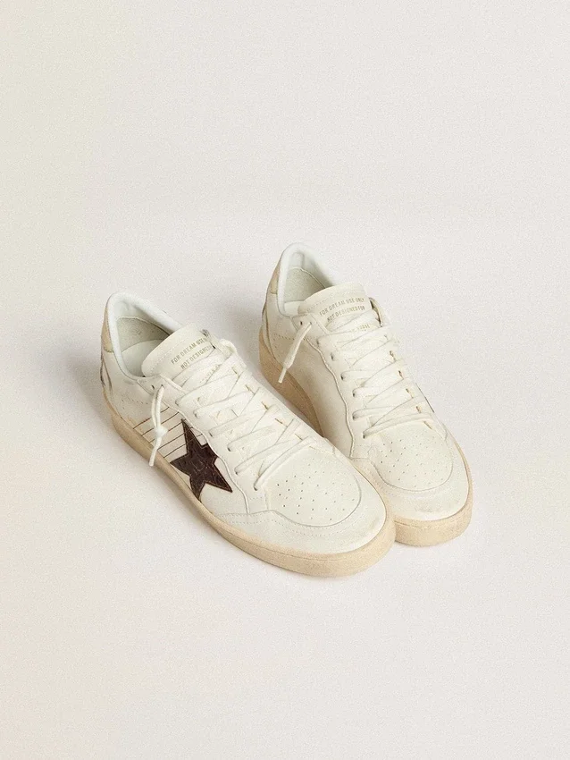 Ball Star con estrella de cuero con estampado de cocodrilo color burdeos y lengüeta dorada en el talón