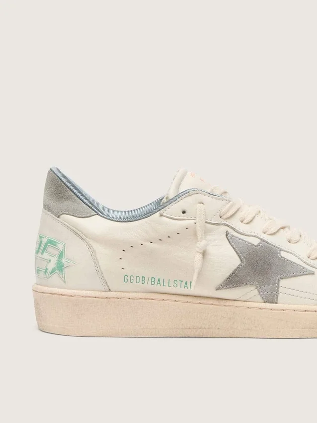 Ball Star en piel napa con estrella y lengüeta del talón de gamuza gris
