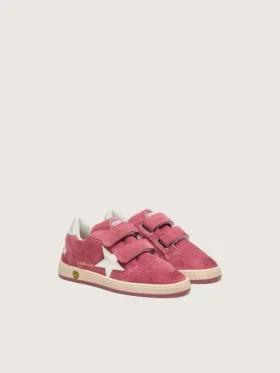 Ball Star Junior en gamuza roja con estrella de cuero blanco y lengüeta metálica plateada en el talón