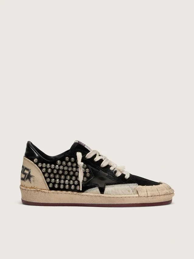 Ball Star LAB para mujer en gamuza negra con tachuelas y estrella de cuero negro brillante