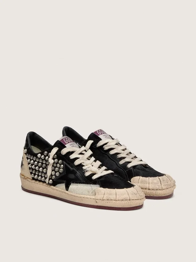 Ball Star LAB para mujer en gamuza negra con tachuelas y estrella de cuero negro brillante