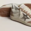 Ball Star LTD en piel napa blanca y gamuza rosa antiguo con estrella de piel plateada metalizada y lengüeta en el talón