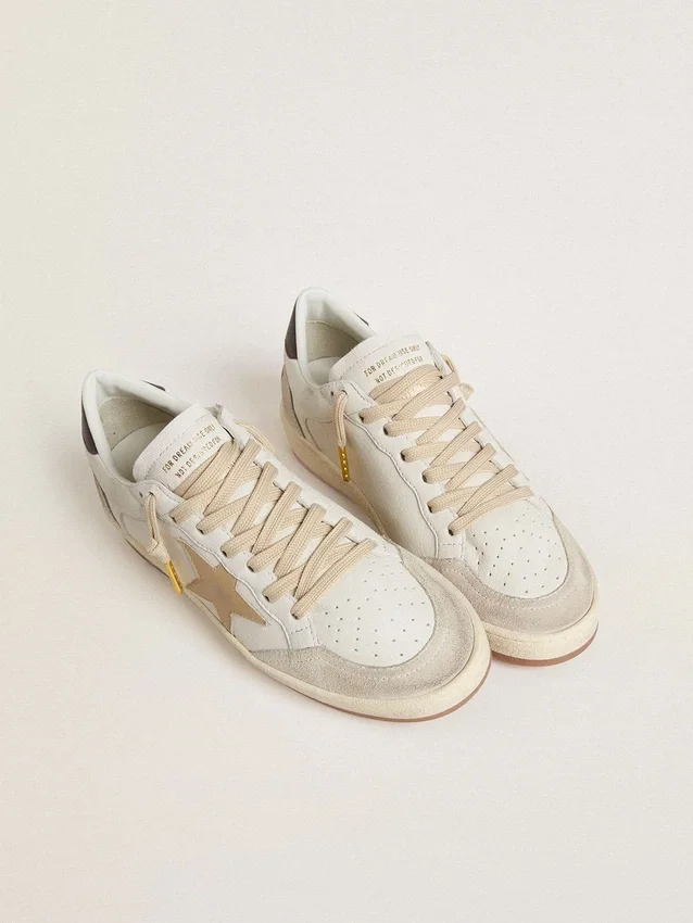 Ball Star LTD para mujer con estrella beige y lengüeta negra en el talón