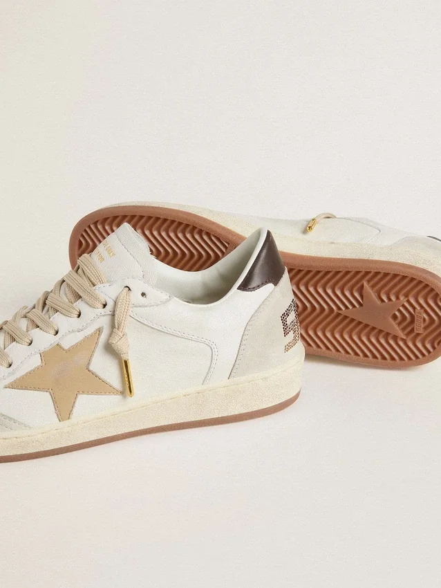 Ball Star LTD para mujer con estrella beige y lengüeta negra en el talón
