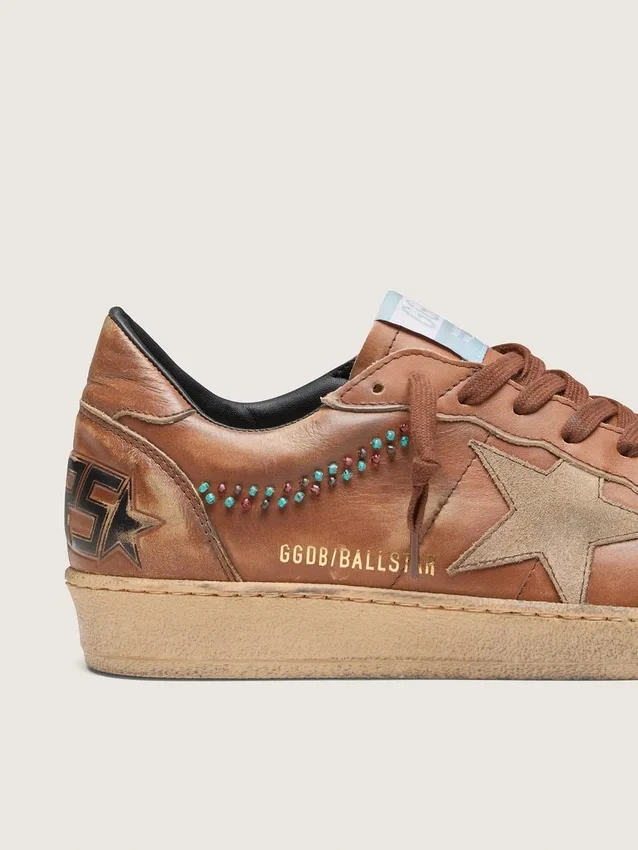 Ball Star para hombre en cuero marrón con estrella de gamuza beige y cuentas
