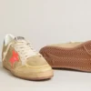 Ball Star para hombre en gamuza beige con estrella de cuero color coral y lengüeta del talón de napa azul