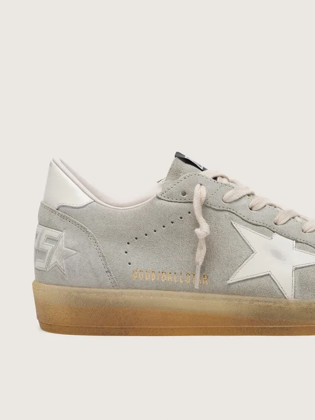 Ball Star para hombre en gamuza gris claro con estrella de cuero blanco
