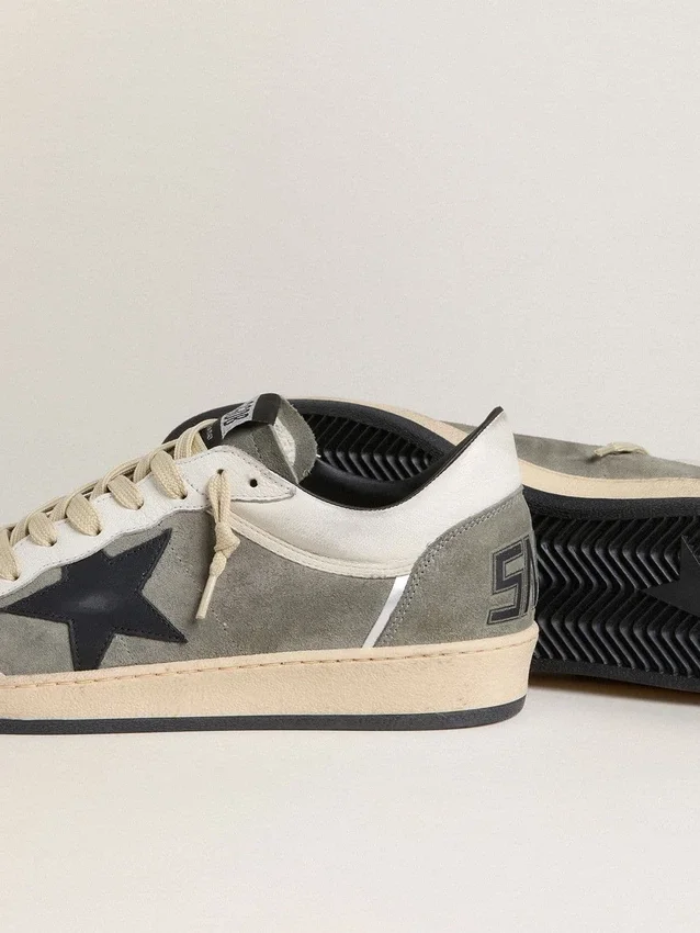 Ball Star para hombre en gamuza gris con estrella de cuero negro e inserciones de cuero napa blanco