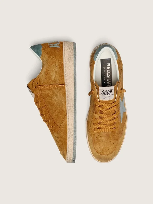 Ball Star para hombre en gamuza ocre con estrella de cuero y lengüeta del talón de gamuza azul claro