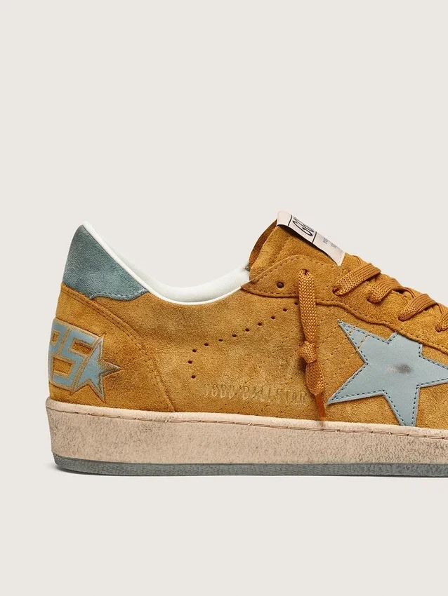 Ball Star para hombre en gamuza ocre con estrella de cuero y lengüeta del talón de gamuza azul claro