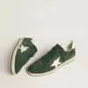 Ball Star para hombre en gamuza verde con estrella de cuero blanco y lengüeta en el talón