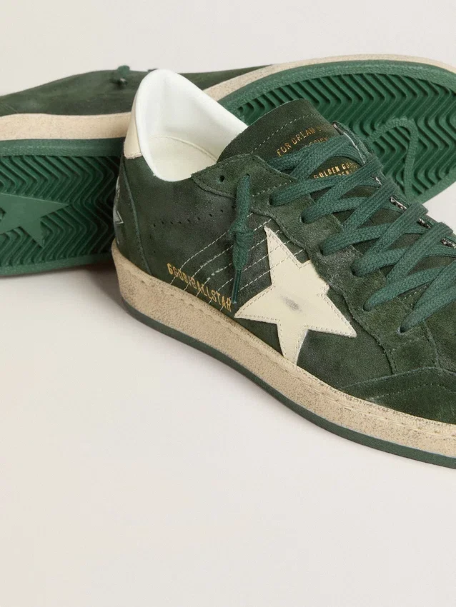 Ball Star para hombre en gamuza verde con estrella de cuero blanco y lengüeta en el talón