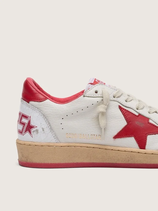 Ball Star para mujer en cuero blanco con estrella roja y lengüeta en el talón