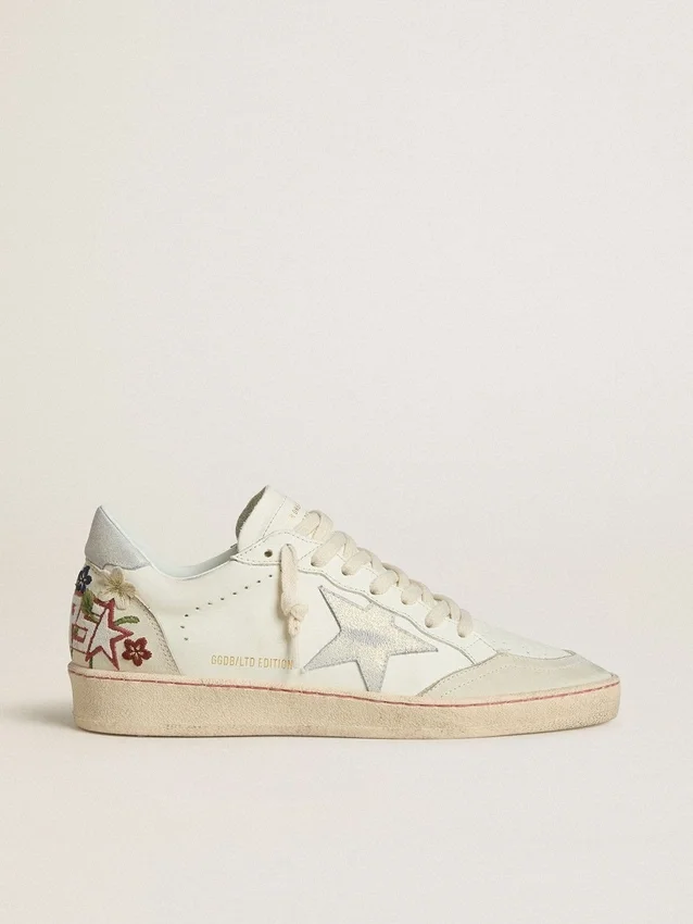Ball Star para mujer en cuero con estrella de gamuza platino y bordado floral multicolor