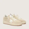 Ball Star para mujer en gamuza beige con estrella y lengüeta del talón de cuero blanco