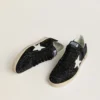 Ball Star para mujer en gamuza negra con tachuelas y estrella de cuero blanco