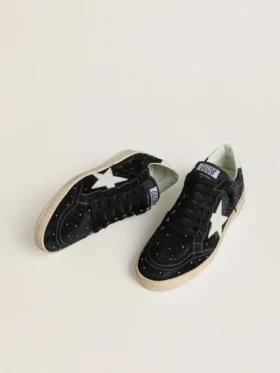 Ball Star para mujer en gamuza negra con tachuelas y estrella de cuero blanco