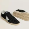Ball Star para mujer en gamuza negra con tachuelas y estrella de cuero blanco