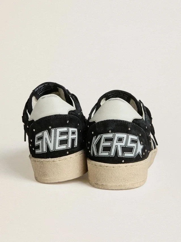 Ball Star para mujer en gamuza negra con tachuelas y estrella de cuero blanco