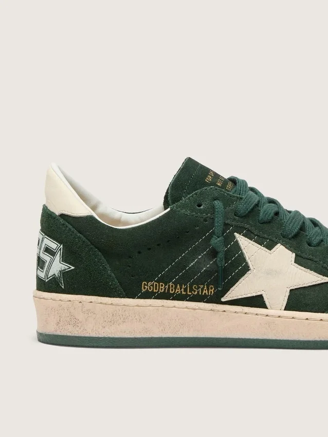 Ball Star para mujer en gamuza verde con estrella de cuero blanco y lengüeta en el talón