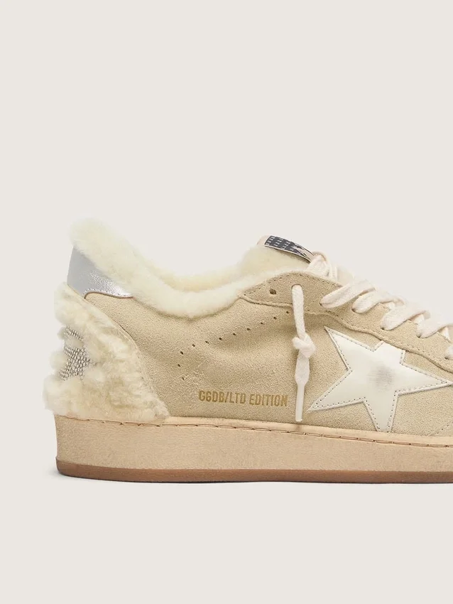 Ball Star para mujer en gamuza y piel de oveja con estrella de charol blanco