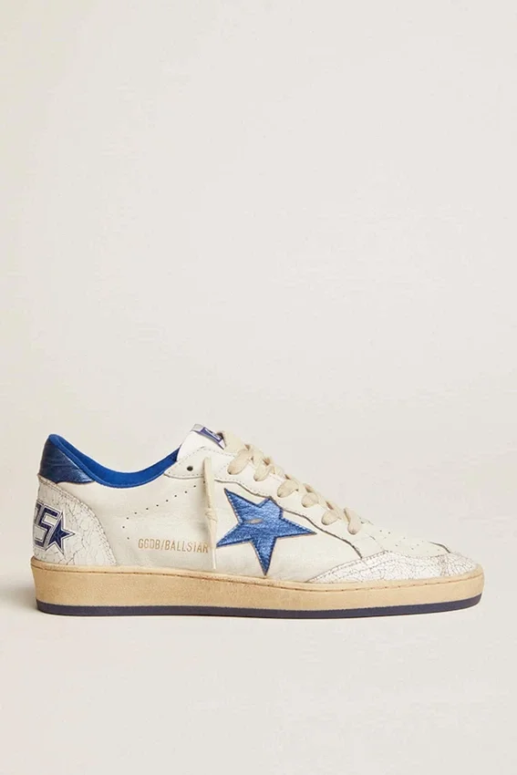 Ball Star para mujer en napa blanca con estrella y lengüeta en el talón de cuero azul brillante metalizado
