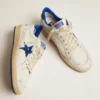 Ball Star para mujer en napa blanca con estrella y lengüeta en el talón de cuero azul brillante metalizado