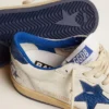 Ball Star para mujer en napa blanca con estrella y lengüeta en el talón de cuero azul brillante metalizado