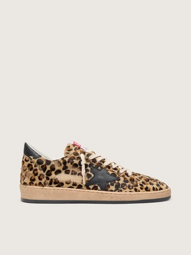 Ball Star para mujer en piel de potro con estampado de leopardo, estrella de cuero negro y lengüeta en el talón