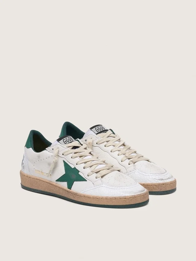 Ball Star para mujer en piel napa blanca con estrella y lengüeta del talón de piel verde