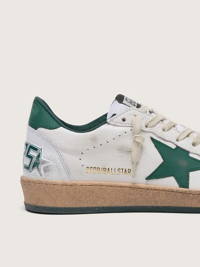 Ball Star para mujer en piel napa blanca con estrella y lengüeta del talón de piel verde