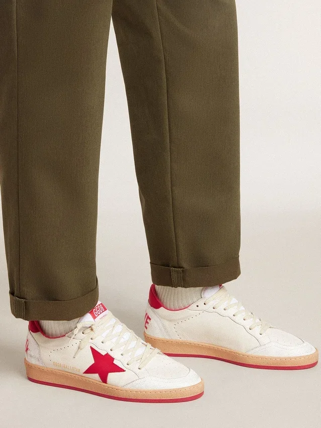 Ball Star Wishes para hombre en cuero blanco con una estrella roja y lengüeta en el talón