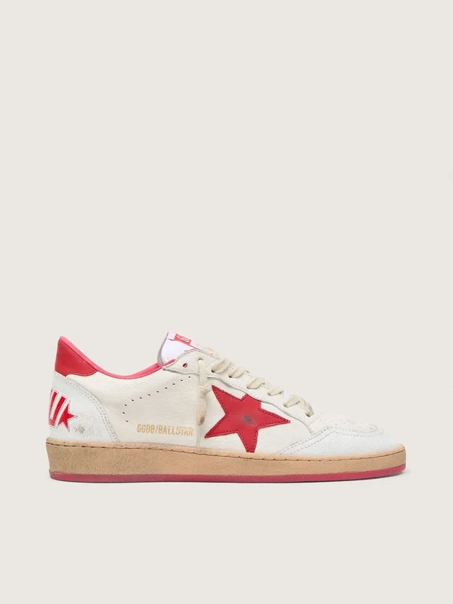 Ball Star Wishes para mujer en cuero blanco con una estrella roja y lengüeta en el talón