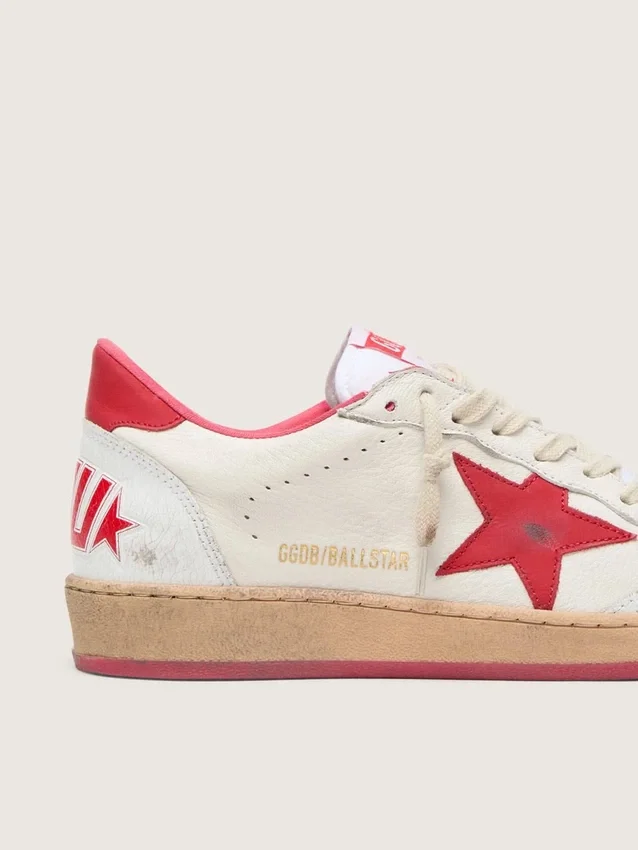 Ball Star Wishes para mujer en cuero blanco con una estrella roja y lengüeta en el talón